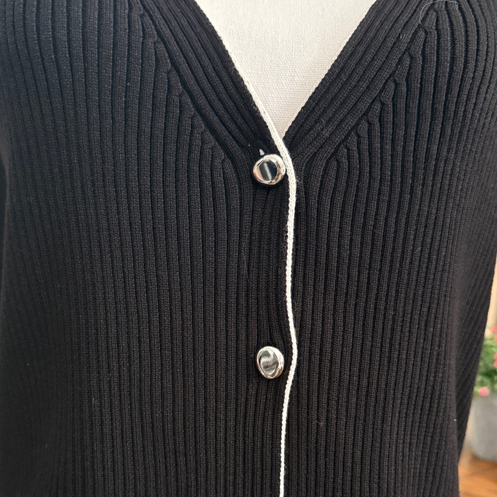 H&M Black Sleeveless Cardigan with White Piping Button Front NWT - Picture 2 of 10